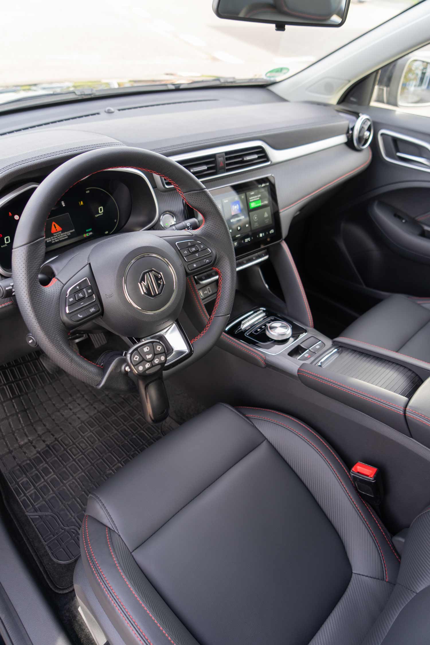 Behindertengerechtes MG ZS EV SUV