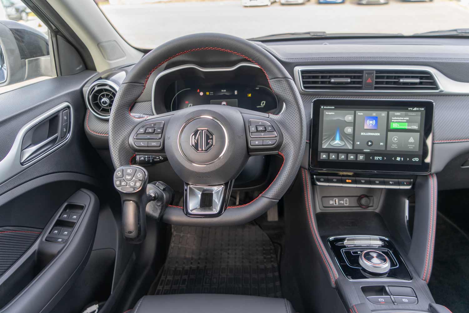 Behindertengerechtes MG ZS EV SUV