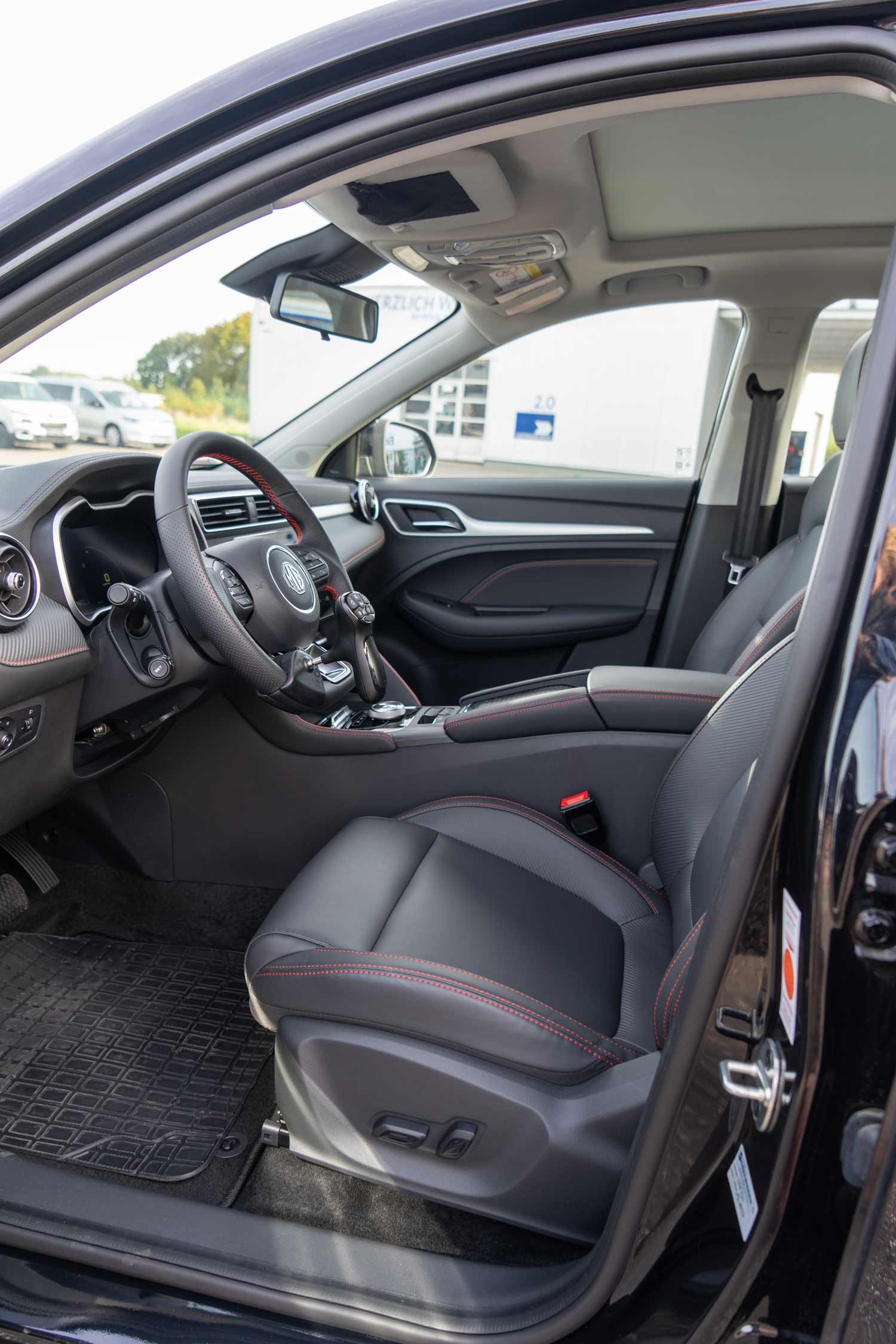 Behindertengerechtes MG ZS EV SUV