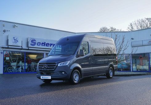 Behindertengerechtes Mercedes Benz Reisemobil, Beifahrerumbau, seitlicher Lift, klappbare Liege, 6 Wege Konsole, Orthopädischer Beifahrersitz, Alurasterschienen, Smartseats, Freizeitblock, Sodermanns