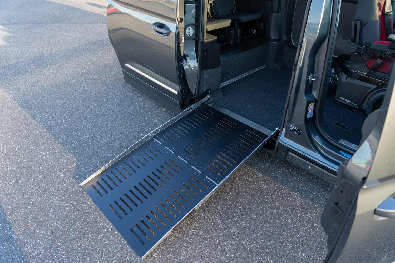 Volkswagen Caddy 5 mit Seiteneinstieg, Paravan, Sodermanns