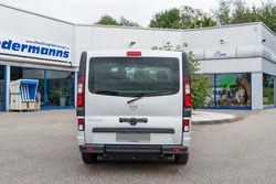 Behindertengerechter Opel Vivaro, Beifahrerumbau 