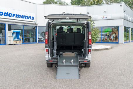 Behindertengerechter Opel Vivaro, Beifahrerumbau 