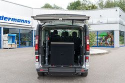Behindertengerechter Opel Vivaro, Beifahrerumbau 