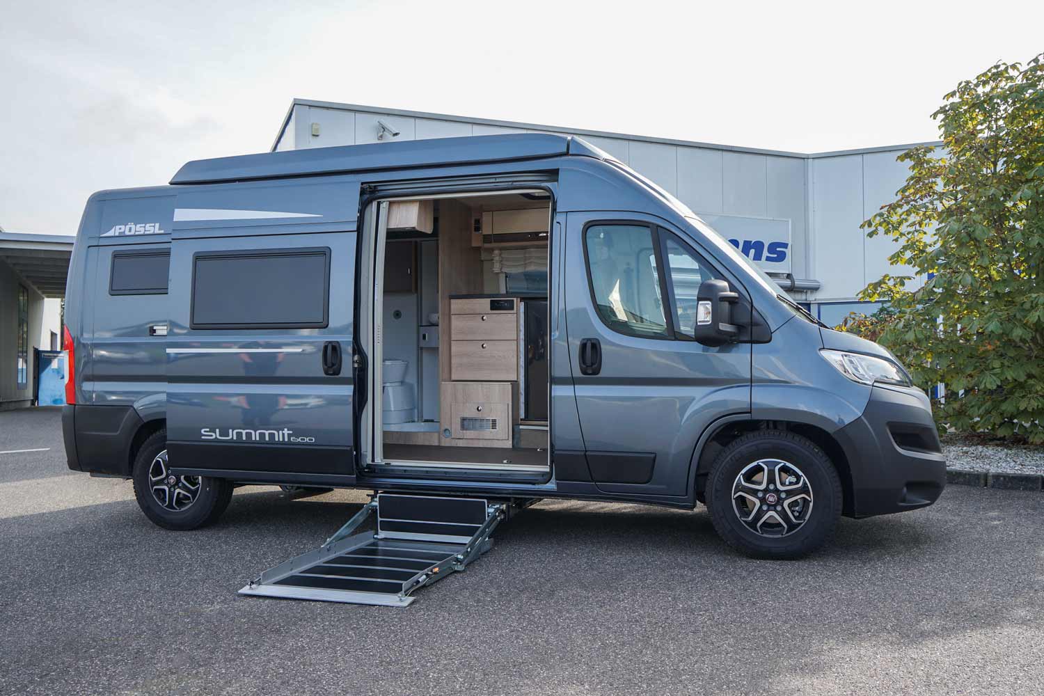 Behindertengerechtes Reisemobil, Wohnmobil, Beifahrerumbau, Lift, Rollstuhlplatz, Sodermanns