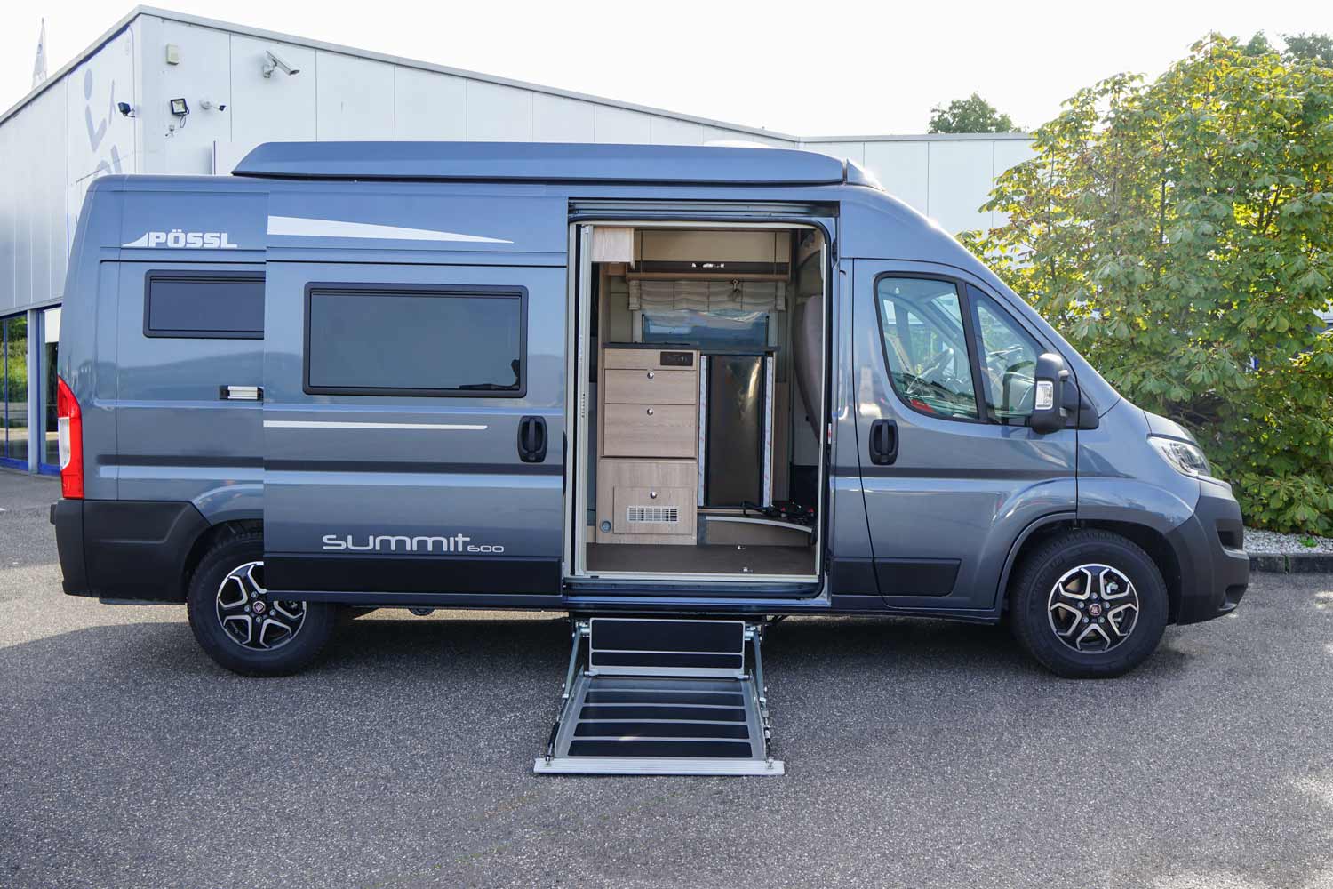 Behindertengerechtes Reisemobil, Wohnmobil, Beifahrerumbau, Lift, Rollstuhlplatz, Sodermanns