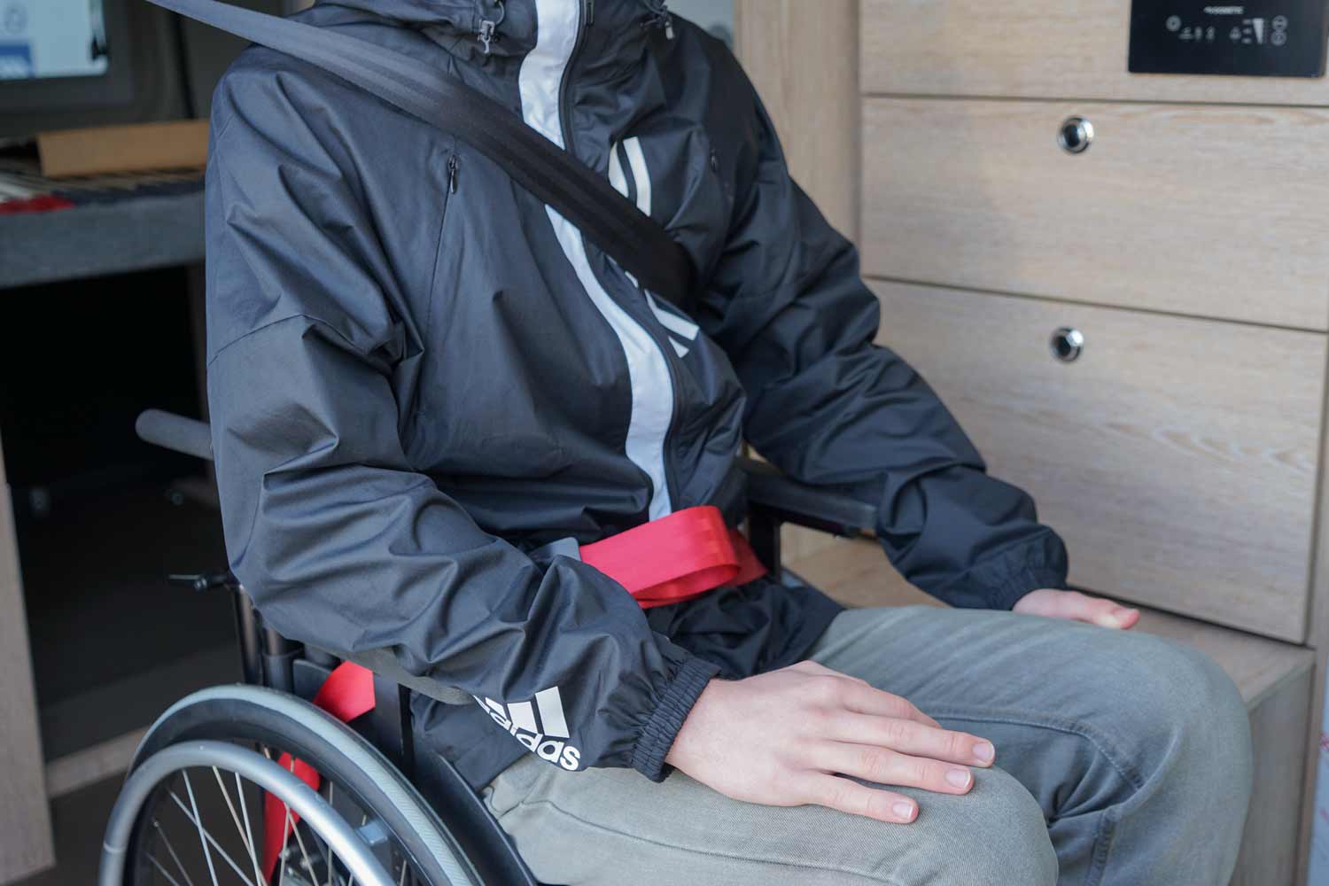 Behindertengerechtes Reisemobil, Wohnmobil, Beifahrerumbau, Lift, Rollstuhlplatz, Sodermanns