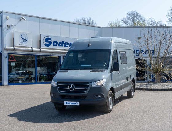 Behindertengerechtes Mercedes Benz Sprinter Reisemobil, Beifahrerumbau, seitlicher Lift, Sodermanns