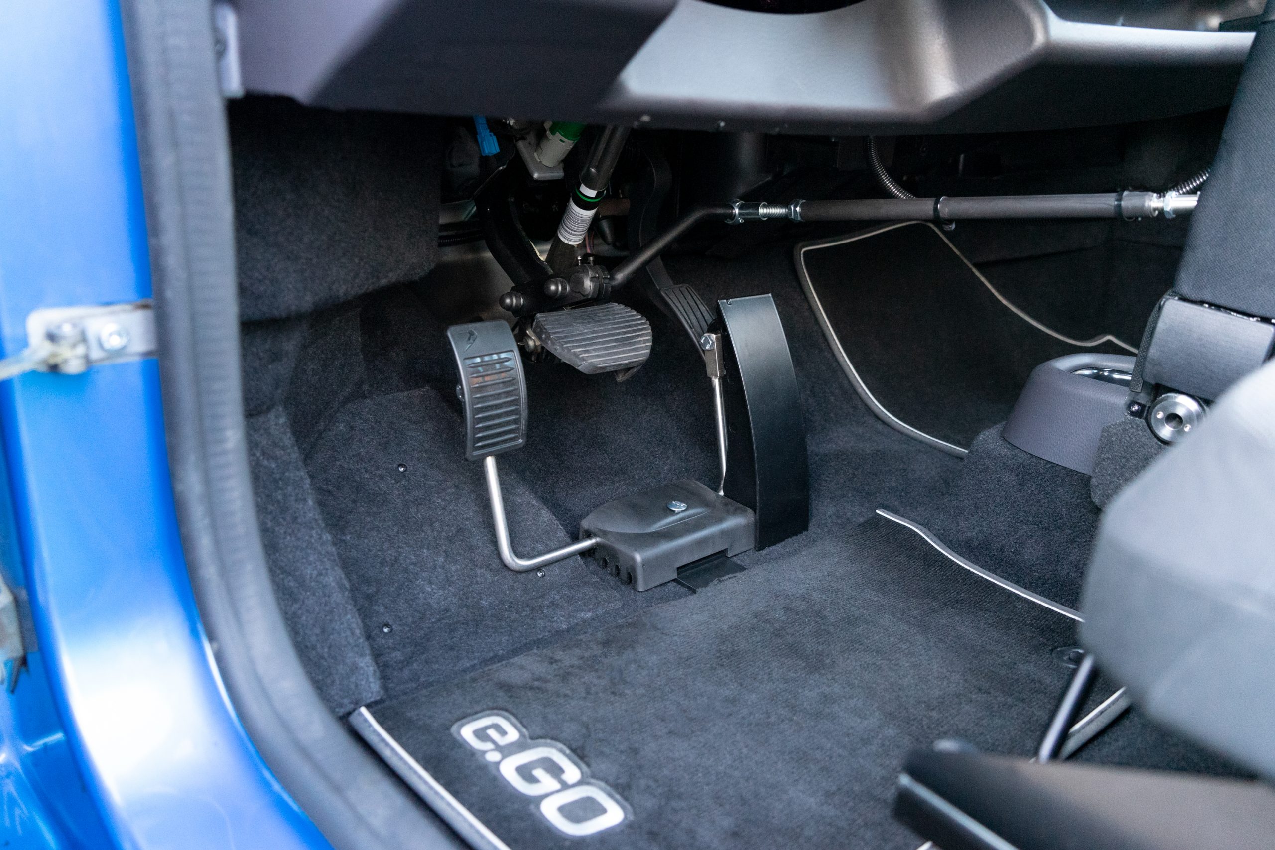 Behindertengerechter e.Go Life Selbstfahrerumbau, Rutschbrett, MFD, Verladesystem, Pedalabdeckung, GB Handgerät, Kamera, Elektronisches Linksgas, Elektronische Hecklappe