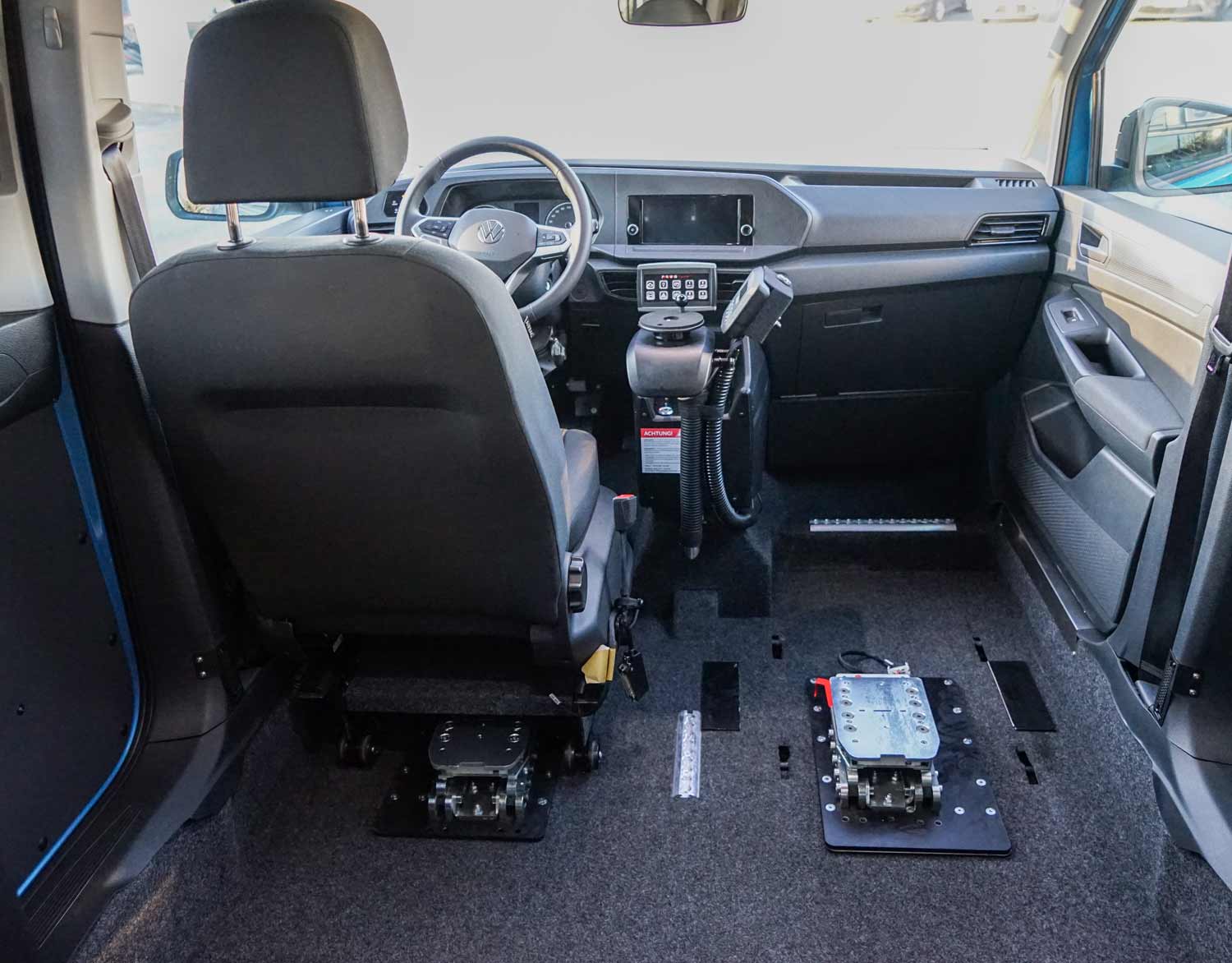 Behindertengerechter Volkswagen Caddy 5 Minilenkrad, Space Drive, Dockingstation, Rutschbrett, Rampe, Dreh- Klappsitze