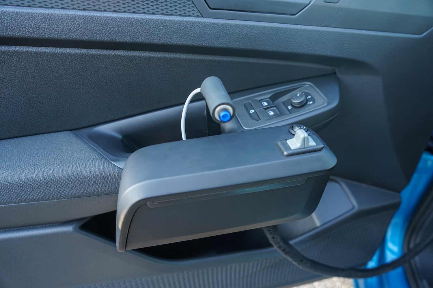 Behindertengerechter Volkswagen Caddy 5 Minilenkrad, Space Drive, Dockingstation, Rutschbrett, Rampe, Dreh- Klappsitze