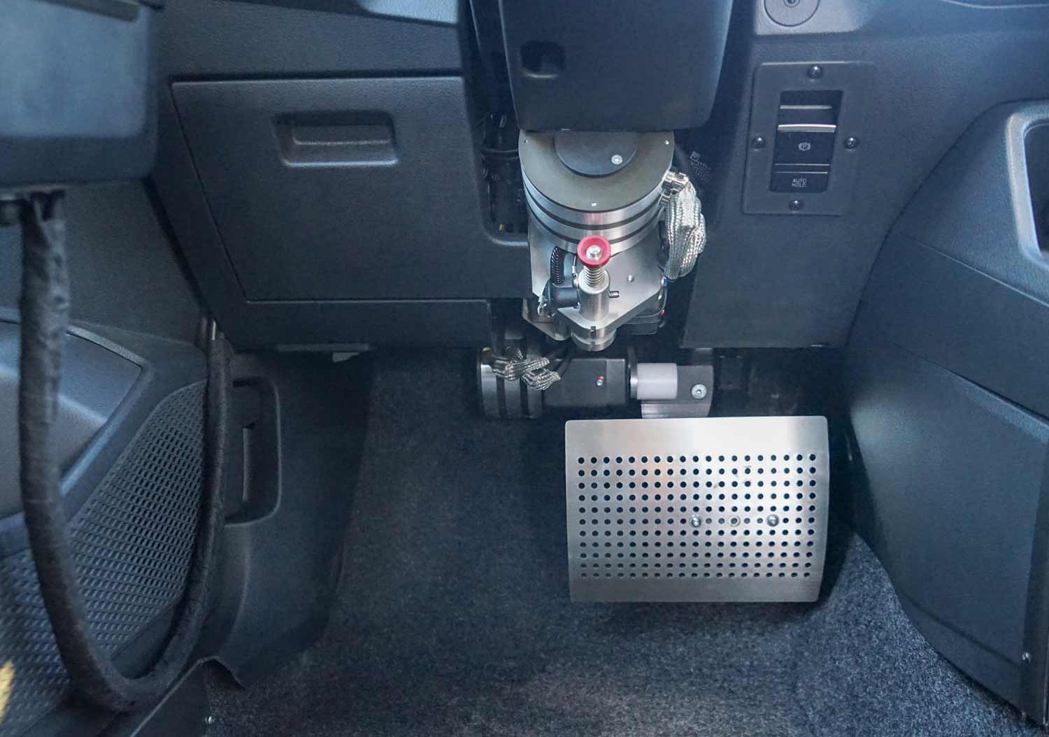 Behindertengerechter Volkswagen Caddy 5 Minilenkrad, Space Drive, Dockingstation, Rutschbrett, Rampe, Dreh- Klappsitze