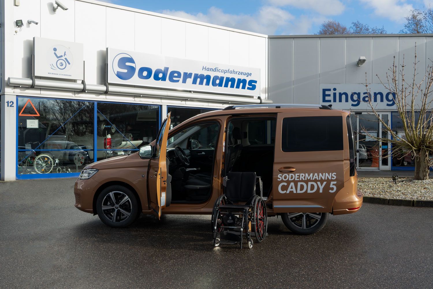 Behindertengerechter Volkswagen Caddy 5, Rollstuhlverladesystem, Rutschbrett, MFD, E Classic Handgerät