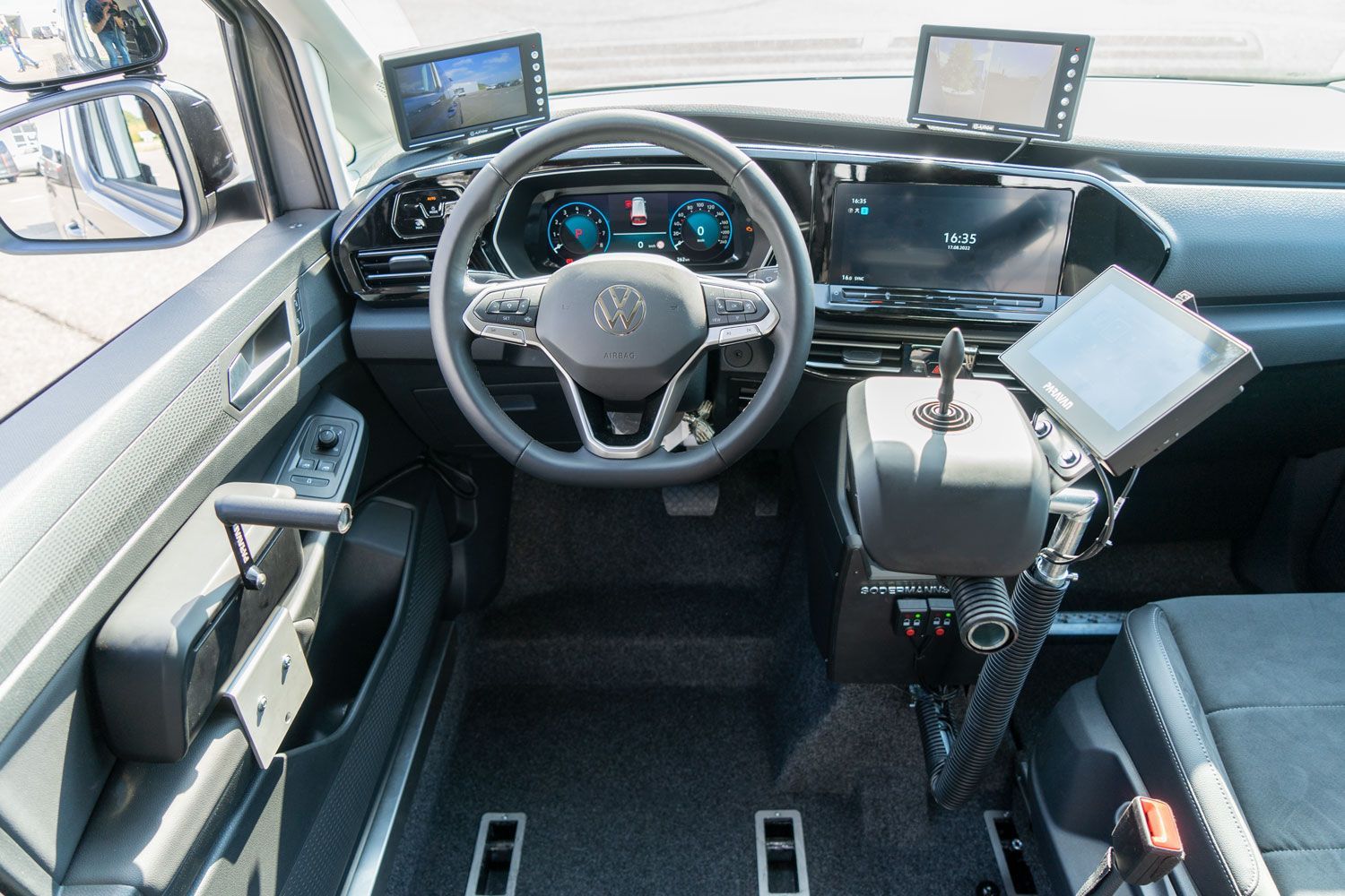 Behindertengerechter Volkswagen Caddy 5, Heckeinstieg, elektrische Rampe, Space Drive, Bodenbegradigung, Docking Station, Kamera, Elektrische Sonnenblende