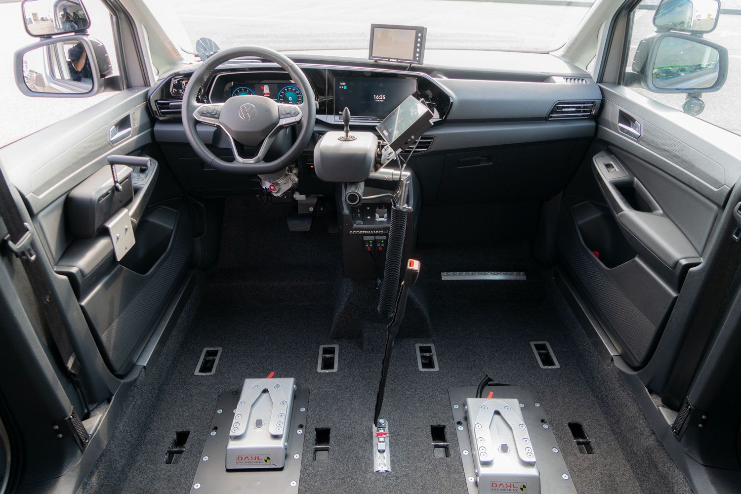 Behindertengerechter Volkswagen Caddy 5, Heckeinstieg, elektrische Rampe, Space Drive, Bodenbegradigung, Docking Station, Kamera, Elektrische Sonnenblende