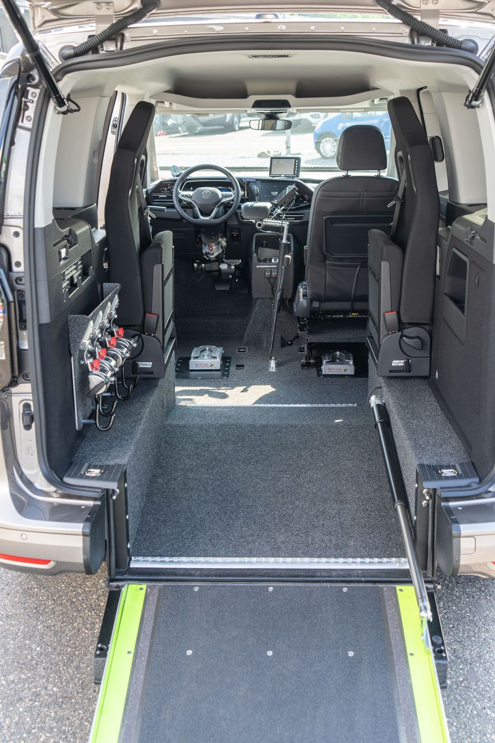 Behindertengerechter Volkswagen Caddy 5, Heckeinstieg, elektrische Rampe, Space Drive, Bodenbegradigung, Docking Station, Kamera, Elektrische Sonnenblende