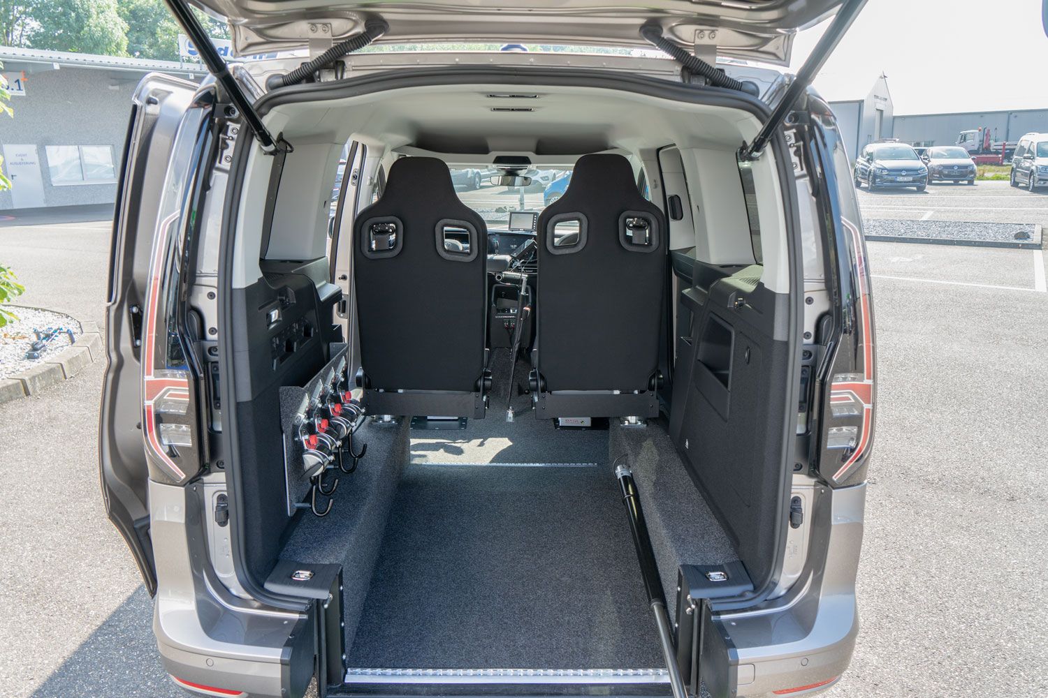 Behindertengerechter Volkswagen Caddy 5, Heckeinstieg, elektrische Rampe, Space Drive, Bodenbegradigung, Docking Station, Kamera, Elektrische Sonnenblende