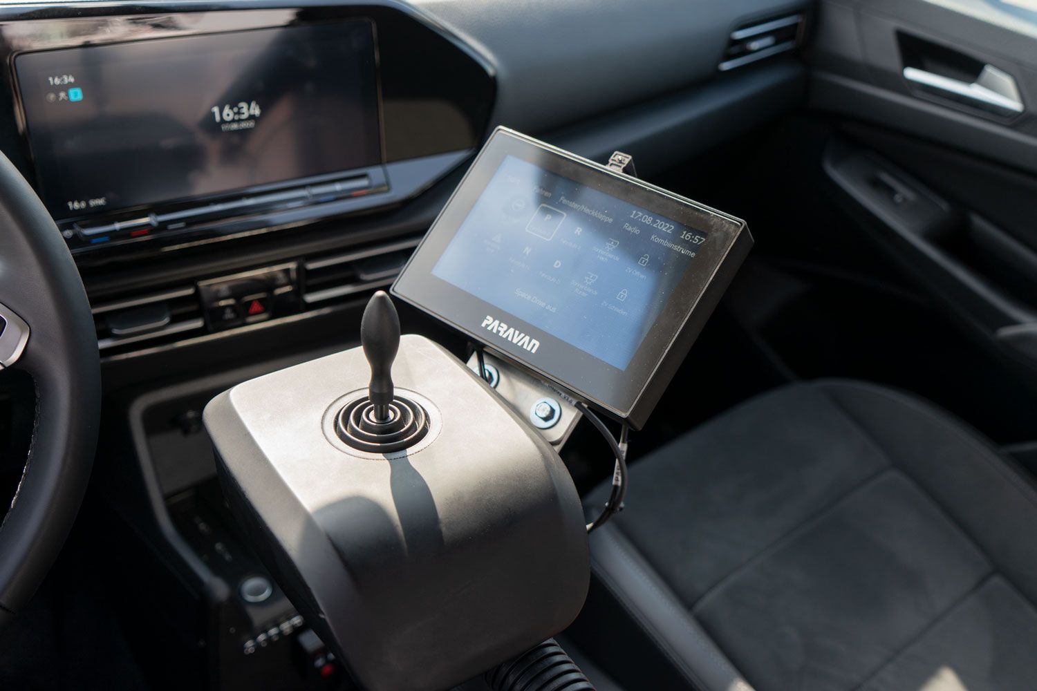 Behindertengerechter Volkswagen Caddy 5, Heckeinstieg, elektrische Rampe, Space Drive, Bodenbegradigung, Docking Station, Kamera, Elektrische Sonnenblende