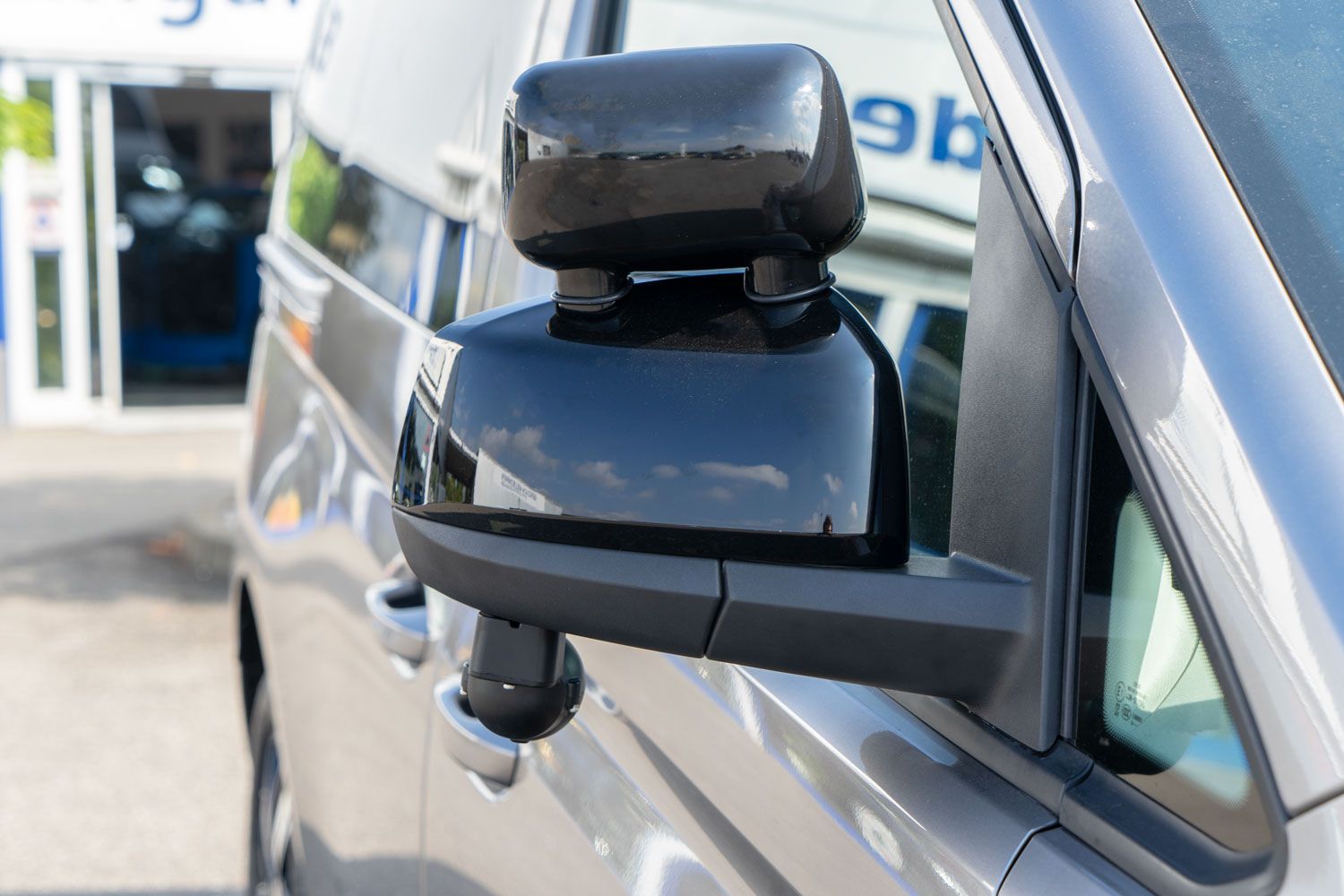 Behindertengerechter Volkswagen Caddy 5, Heckeinstieg, elektrische Rampe, Space Drive, Bodenbegradigung, Docking Station, Kamera, Elektrische Sonnenblende