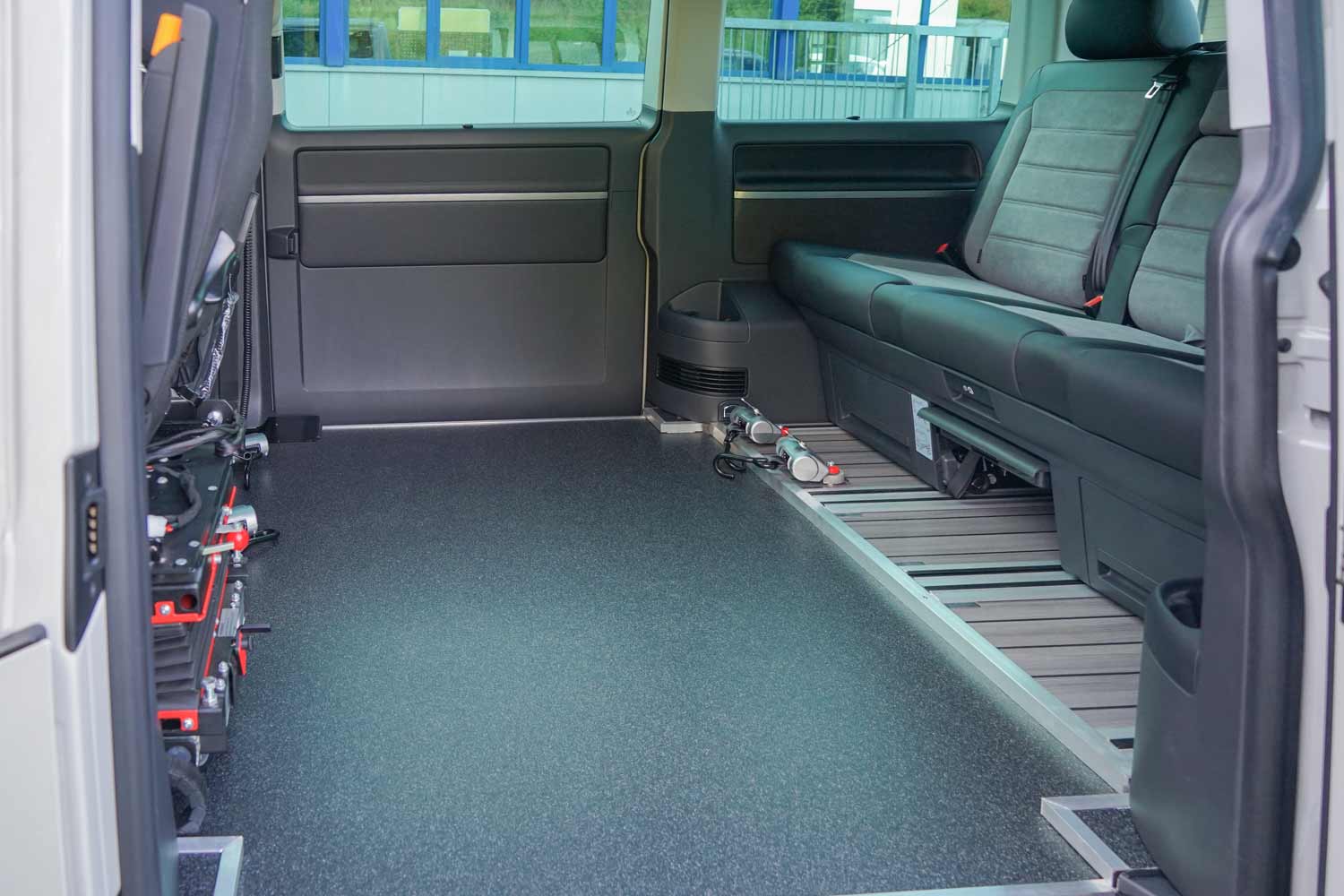 Dacherhöhung, behindertengerechter VW T6.1, Transferkonsole, Rollstuhlplatz, Sodermanns