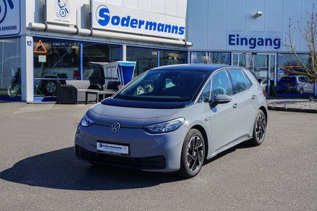 Behindertengerechter Volkswagen ID.3, Selbstfahrerumbau, MFD, Handgerät Gas Bremse, Ladeboy, Pedalsperre, Gurtrolle, Sodermanns
