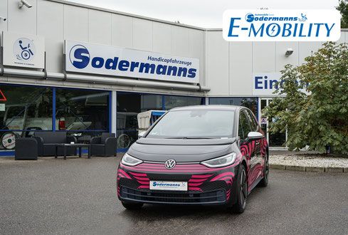 Behindertengerechter Volkswagen ID.3, Selbstfahrerumbau, MFD, Handgerät Gas Bremse, Rutschbrett, Pedalsperre, Sodermanns