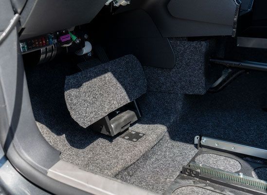 Behindertengerechter Volkswagen Caddy, Selbstfahrerumbau, Space Drive, 4 Wege Joystick, Sprachsteuerung, Transferkonsole, elektrische Rampe, Heckeinstieg, Sodermanns