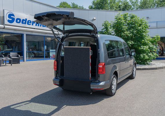 Behindertengerechter Volkswagen Caddy, Selbstfahrerumbau, Space Drive, 4 Wege Joystick, Sprachsteuerung, Transferkonsole, elektrische Rampe, Heckeinstieg, Sodermanns