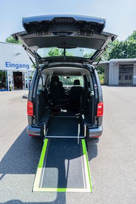Behindertengerechter Volkswagen Caddy, Selbstfahrerumbau, Space Drive, 4 Wege Joystick, Sprachsteuerung, Transferkonsole, elektrische Rampe, Heckeinstieg, Sodermanns