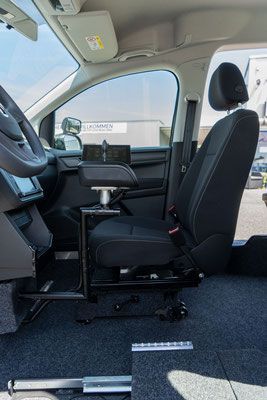 Behindertengerechter Volkswagen Caddy, Selbstfahrerumbau, Space Drive, 4 Wege Joystick, Sprachsteuerung, Transferkonsole, elektrische Rampe, Heckeinstieg, Sodermanns