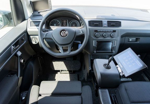 Behindertengerechter Volkswagen Caddy, Selbstfahrerumbau, Space Drive, 4 Wege Joystick, Sprachsteuerung, Transferkonsole, elektrische Rampe, Heckeinstieg, Sodermanns