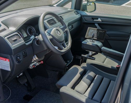 Behindertengerechter Volkswagen Caddy, Selbstfahrerumbau, Space Drive, 4 Wege Joystick, Sprachsteuerung, Transferkonsole, elektrische Rampe, Heckeinstieg, Sodermanns