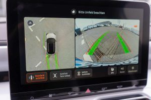 Behindertengerechter Smart #1, Selbstfahrerumbau, Lenkraddrehknauf, Veigel Compact II mit Commander, Rutschbrett Transferhilfe, Rollstuhlverladesystem S2, Sodermanns