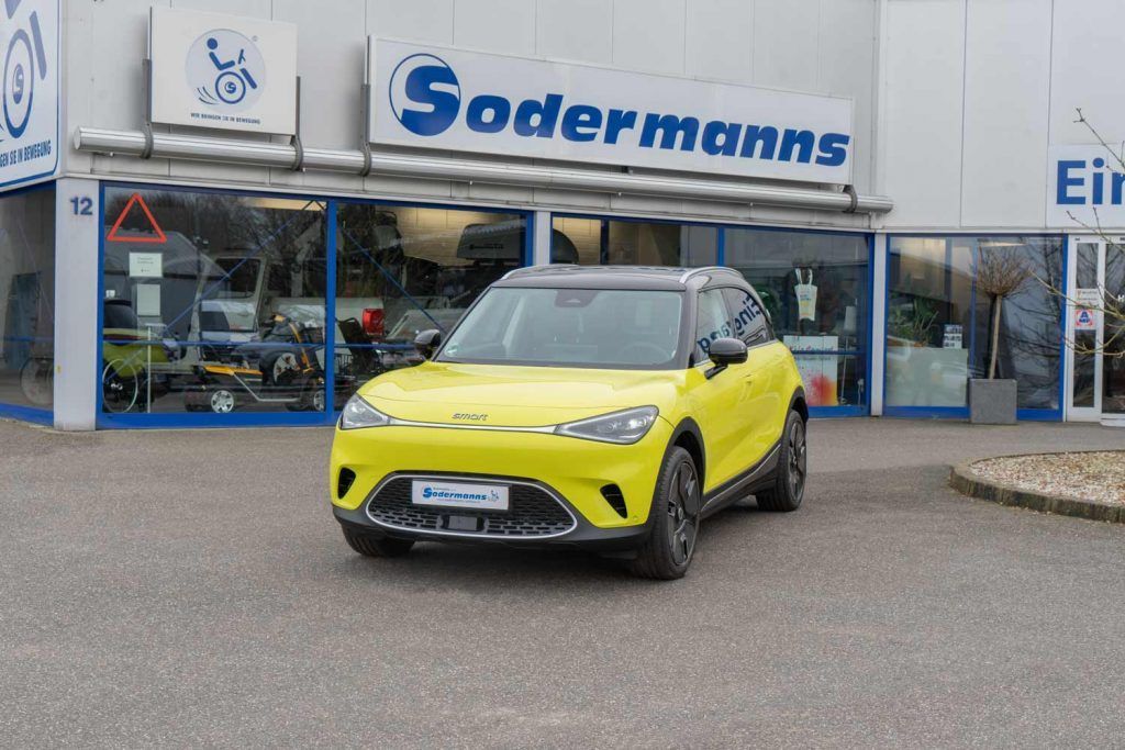 Behindertengerechter Smart #1, Selbstfahrerumbau, Lenkraddrehknauf, Veigel Compact II mit Commander, Rutschbrett Transferhilfe, Rollstuhlverladesystem S2, Sodermanns
