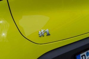 Behindertengerechter Smart #1, Selbstfahrerumbau, Lenkraddrehknauf, Veigel Compact II mit Commander, Rutschbrett Transferhilfe, Rollstuhlverladesystem S2, Sodermanns