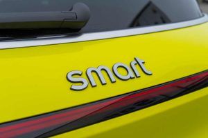 Behindertengerechter Smart #1, Selbstfahrerumbau, Lenkraddrehknauf, Veigel Compact II mit Commander, Rutschbrett Transferhilfe, Rollstuhlverladesystem S2, Sodermanns
