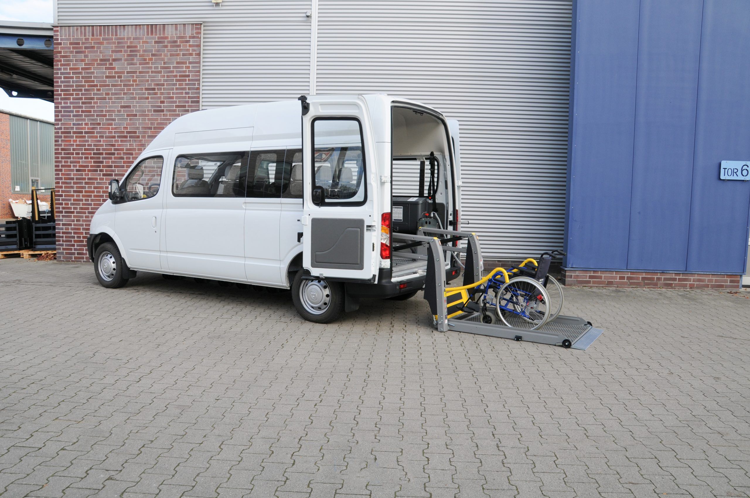 Behindertengerechter Mogeok Maxis Elektrofahrzeuge, Passivfahrerumbau Smart Seats, Trittstufe, Lift, Sodermanns