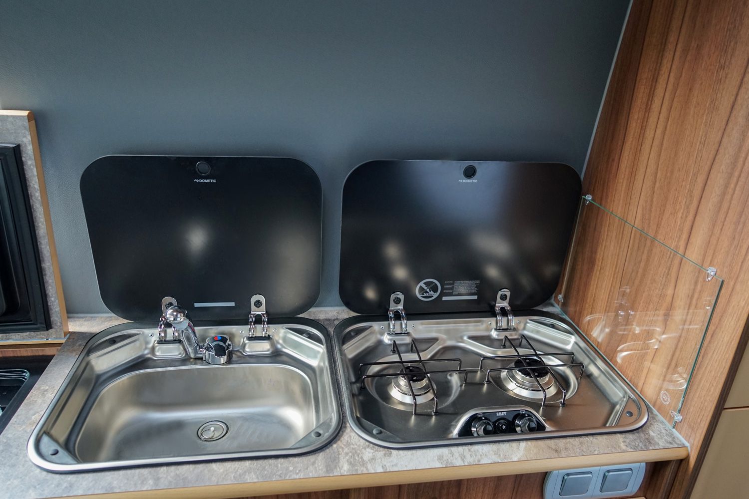 Behindertengerechtes Mercedes Benz Sprinter Reisemobil, Beifahrerumbau, seitlicher Lift, Sodermanns