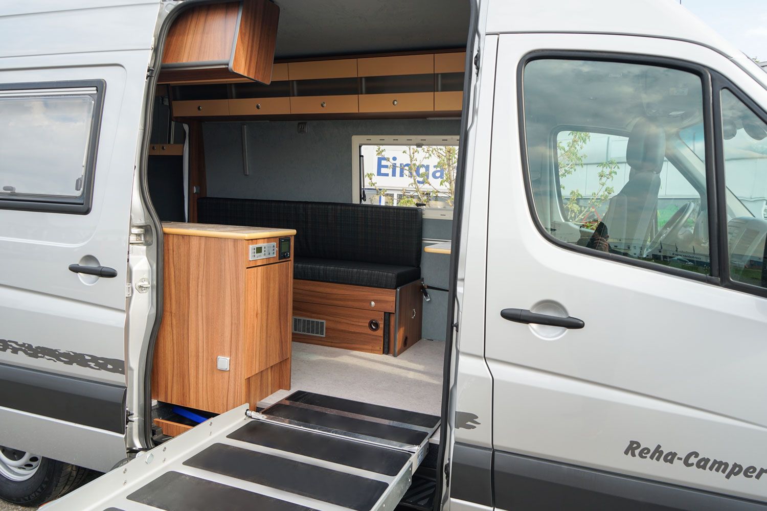 Behindertengerechtes Mercedes Benz Sprinter Reisemobil, Beifahrerumbau, seitlicher Lift, Sodermanns