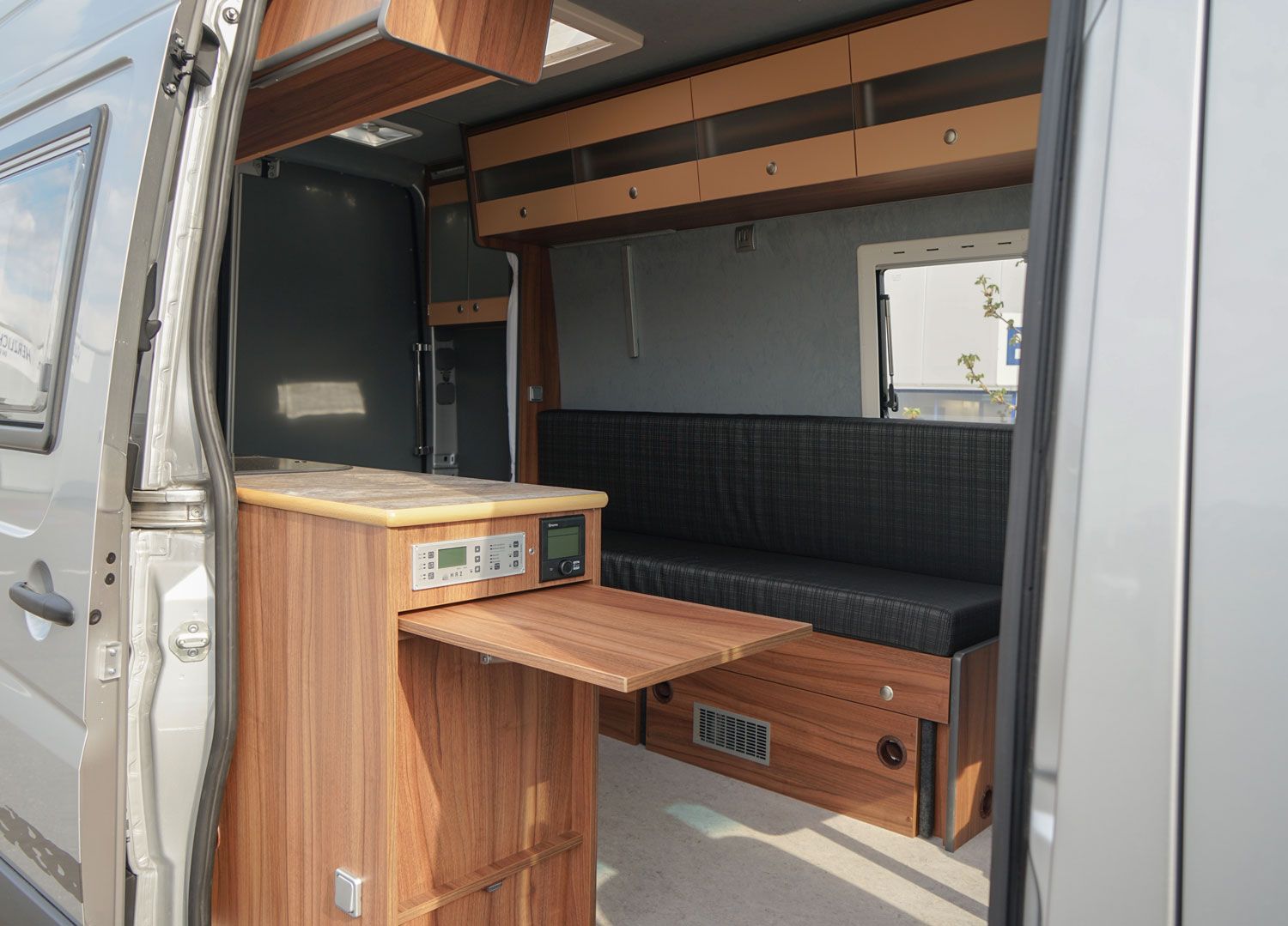 Behindertengerechtes Mercedes Benz Sprinter Reisemobil, Beifahrerumbau, seitlicher Lift, Sodermanns