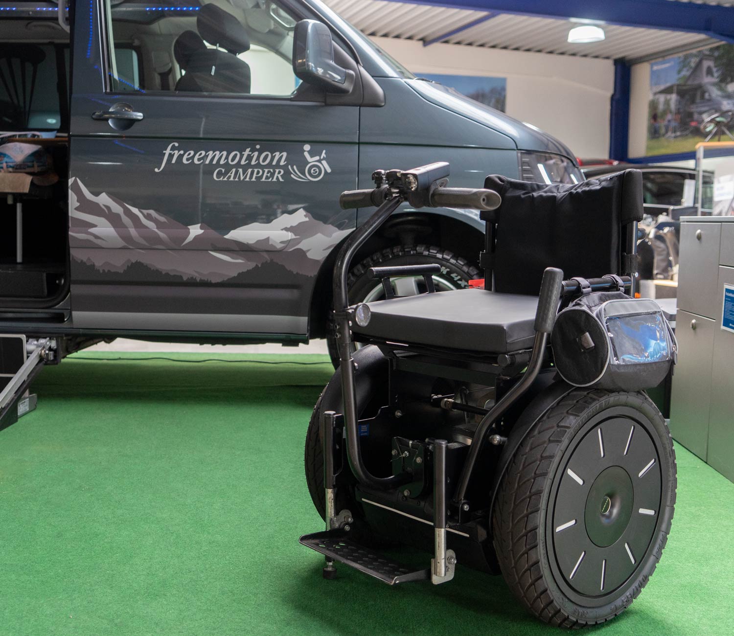 Bi Go, Elektro-Rollstuhl auf Segway Basis, behindertengerecht, Handicap, Sodermanns