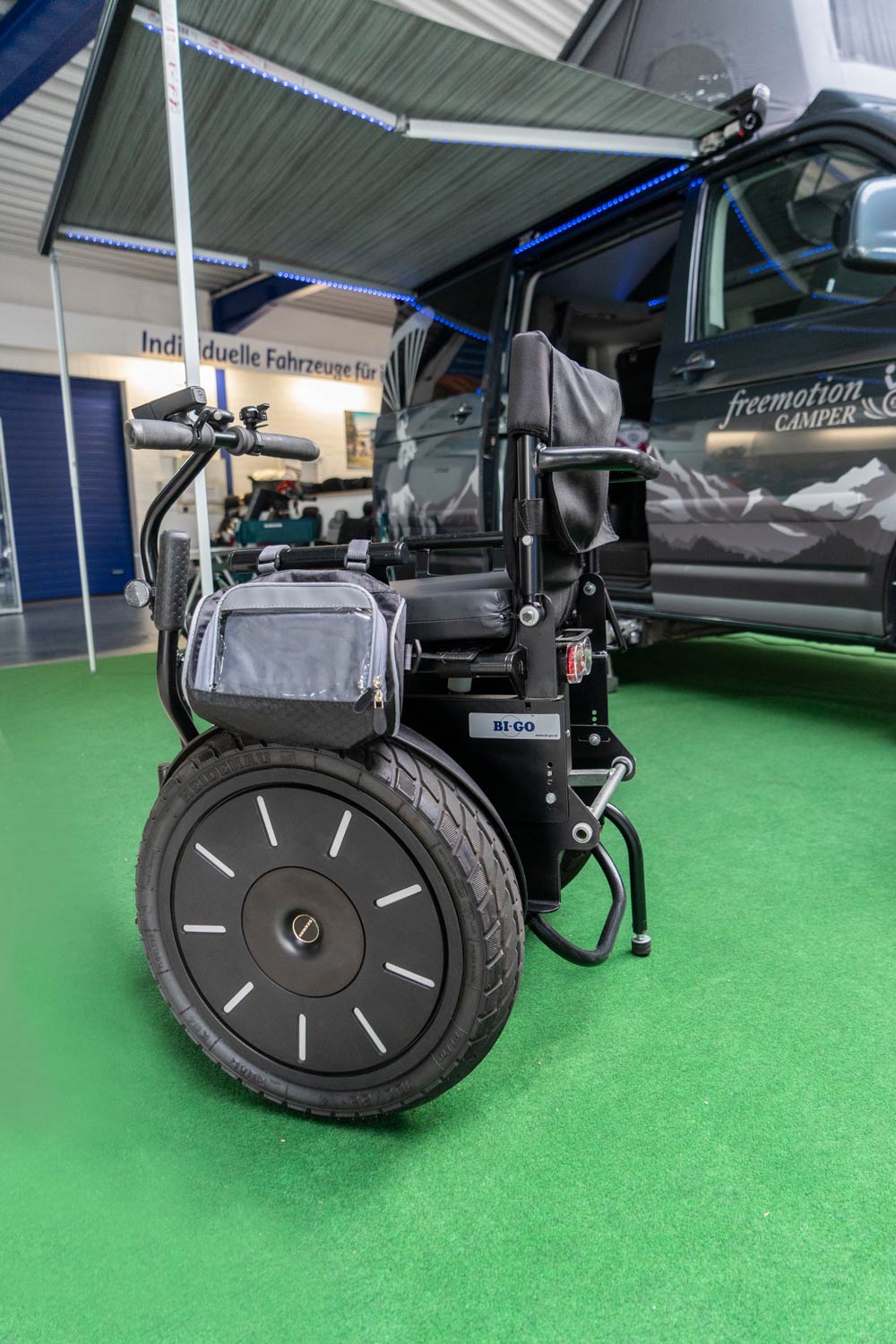 Bi Go, Elektro-Rollstuhl auf Segway Basis, behindertengerecht, Handicap, Sodermanns