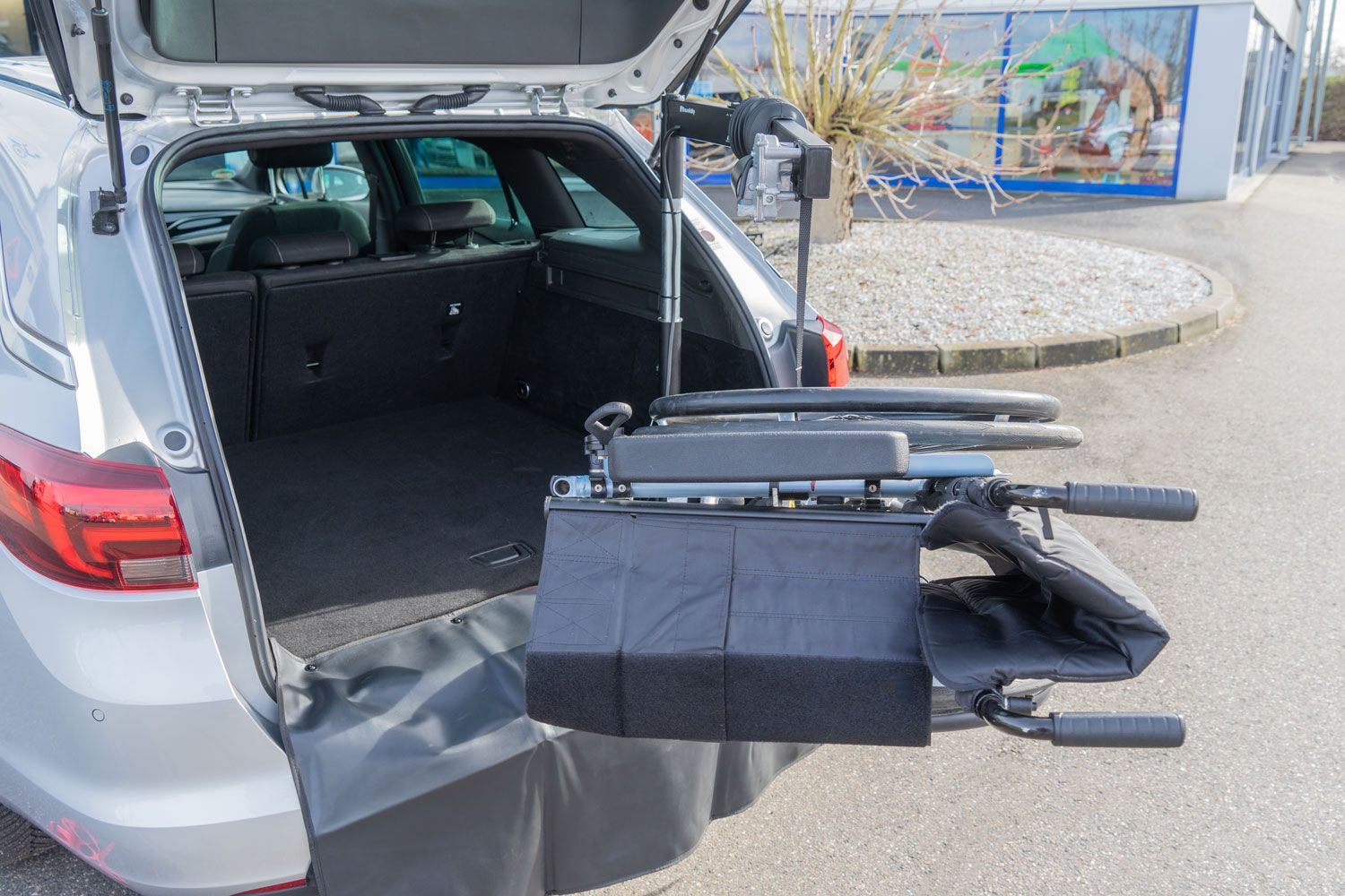 Carolift, Rollstuhlverladesystem, behindertengerechter Rollstuhlkran, Handicapumbau, Sodermanns