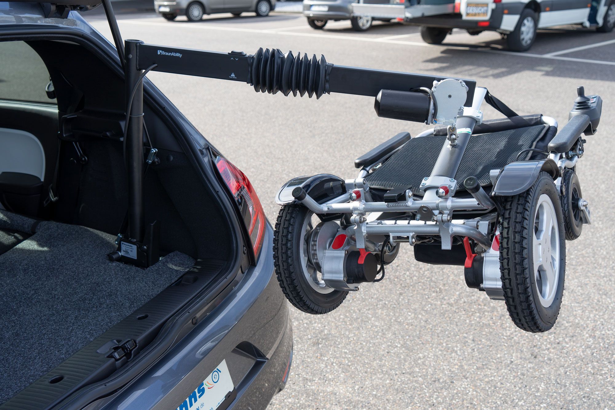 Carolift, Rollstuhlverladesystem, behindertengerechter Rollstuhlkran, Handicapumbau, Sodermanns