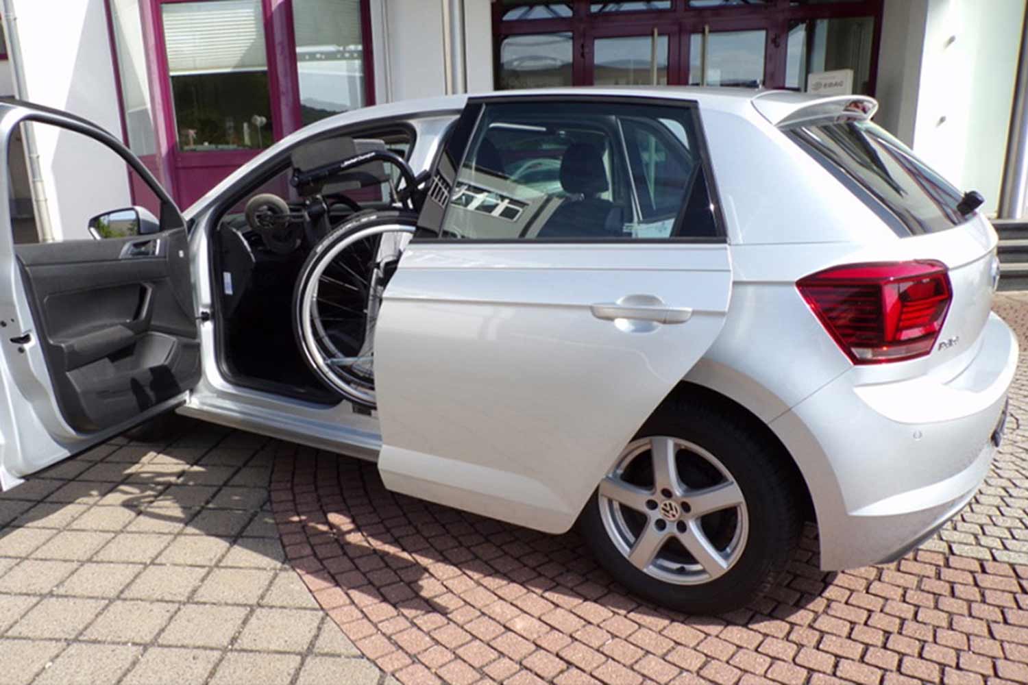 Edag Rollstuhlverladehilfe, Verladung, behindertengerechter Fahrzeugumbau, Sodermanns