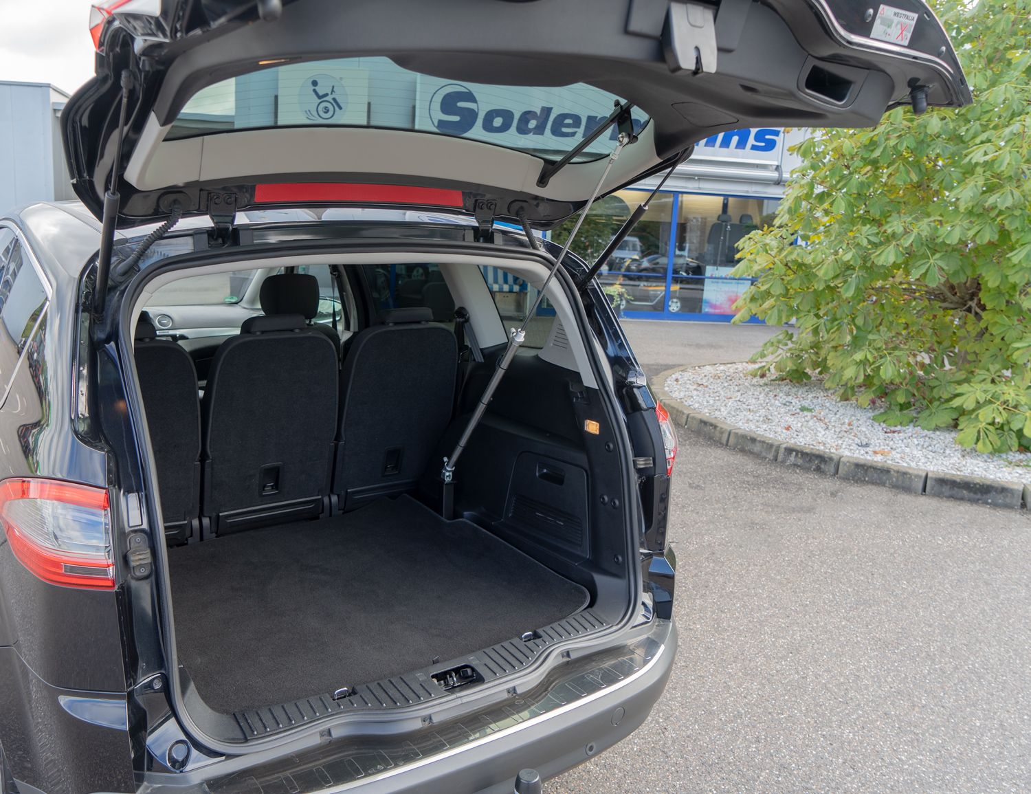 Behindertengerechter Ford S-Max, Selbstfahrerumbau, Mietwagen, Space Drive, 2 Wege Joystick, Fußlenkung, Sodermanns