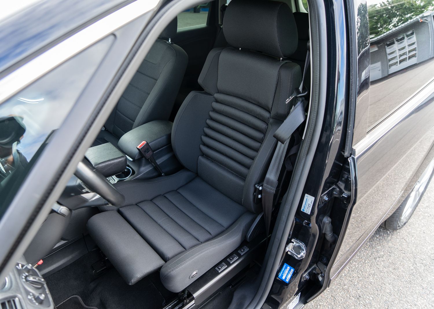 Behindertengerechter Ford S-Max, Selbstfahrerumbau, Mietwagen, Space Drive, 2 Wege Joystick, Fußlenkung, Sodermanns