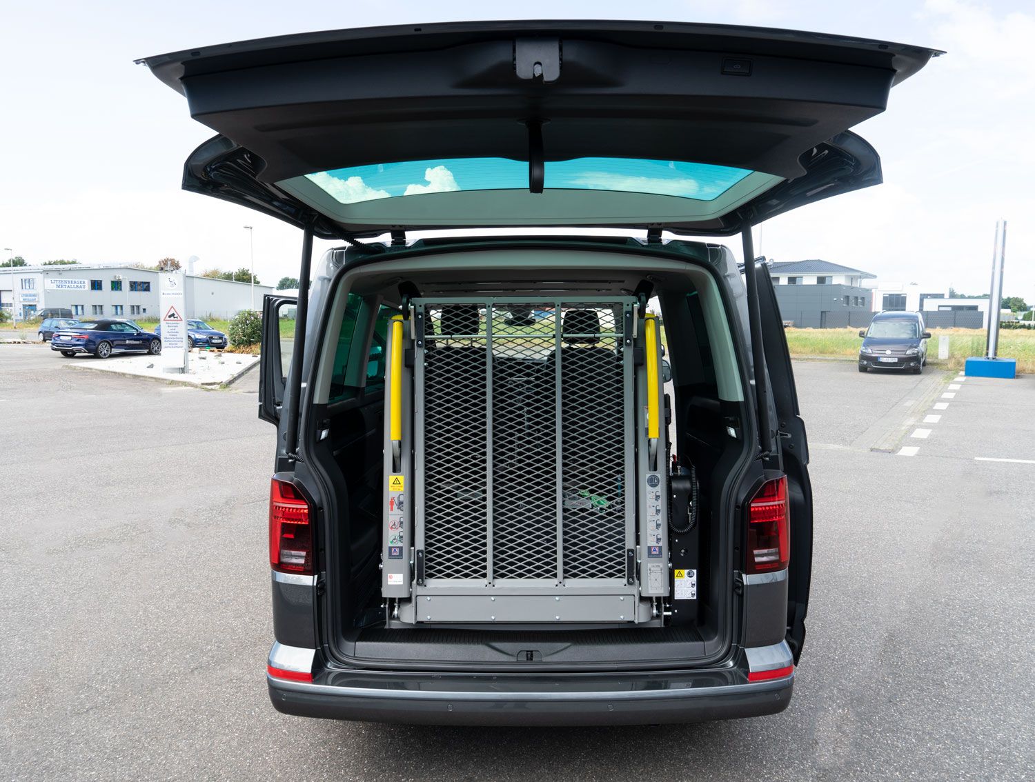 Linear Hub-Hebelift AL1, Einstiegshilfe, behindertengerechter Fahrzeugumbau, Sodermanns