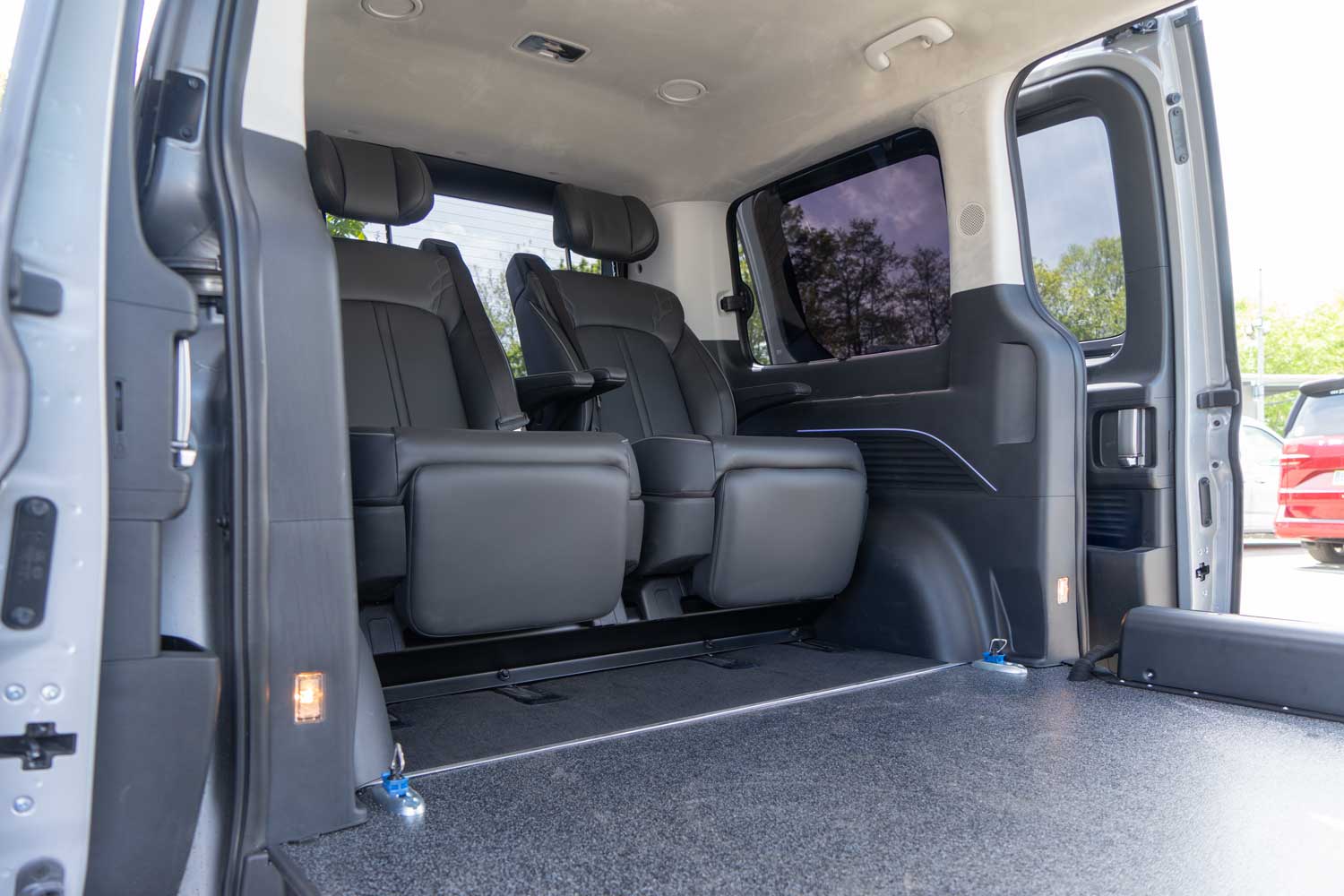 Behindertengerechter Hyundai Staria, Selbstfahrerumbau, Gasring, Lift, Transferkonsole, Sodermanns