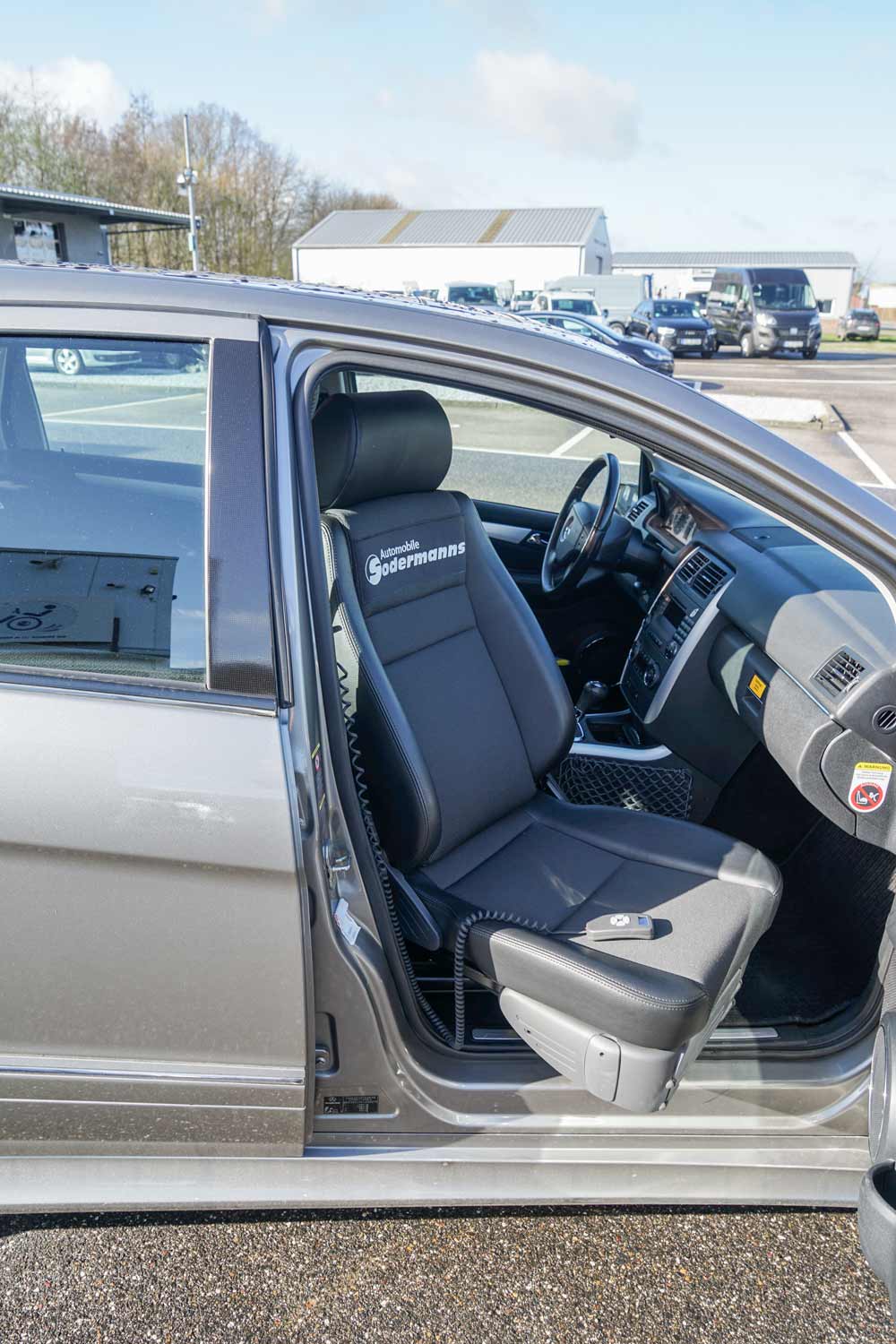 Behindertengerechter Mercedes Benz B-Klasse Sports Tourer, Mietwagen, Beifahrerumbau, Sodermanns